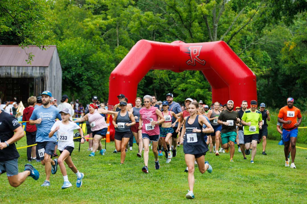 Runners start the Paradise Found 5k